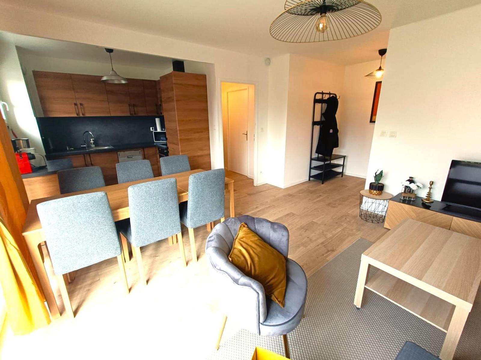 Appartement Les Vergers De Serris, 6 Personnes, 2 Pk Prives, Balcon, Lit Bebe *