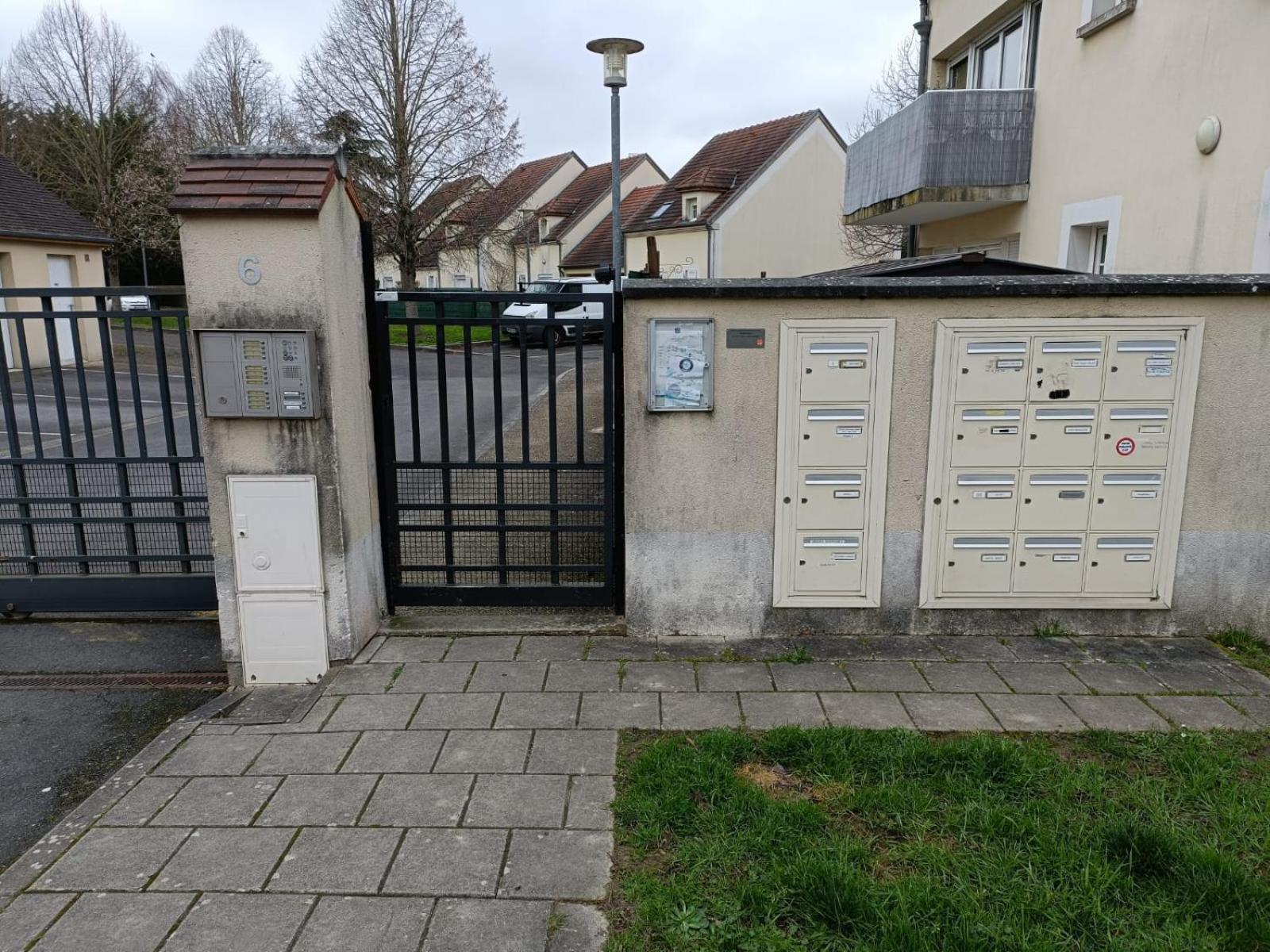 Apartment Les Vergers De Serris, 6 Personnes, 2 Pk Prives, Balcon, Lit Bebe *